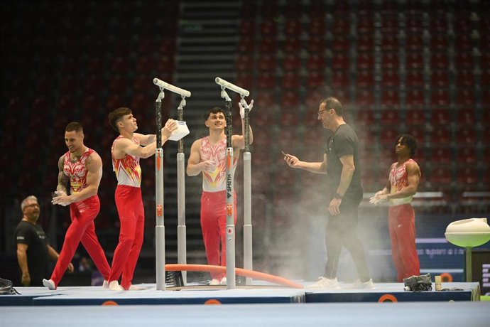 El equipo español sénior de gimnasia artística, durante el Campeonato de Europa masculino.