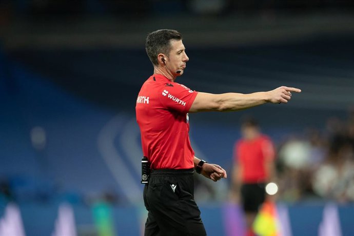 Archivo - César Soto Grado, árbitro principal del último Real Madrid vs FC Barcelona.