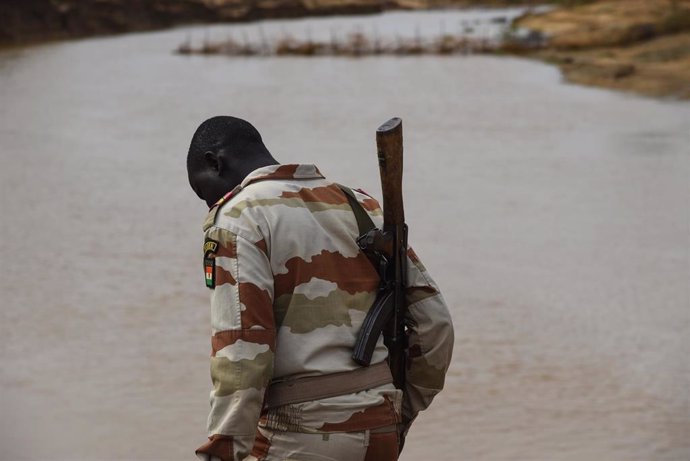 Archivo - Soldado nigerino en Tilia, Tahoua. 