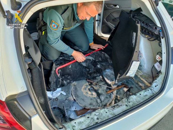 Detenido en Denia cuando intentaba llevar a Ibiza cocaína escondida en el maletero de su vehículo