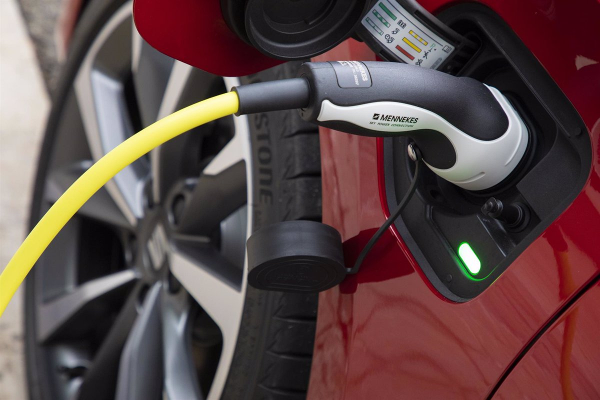 El precio del coche eléctrico de ocasión cae casi un 6% a cierre del primer trimestre