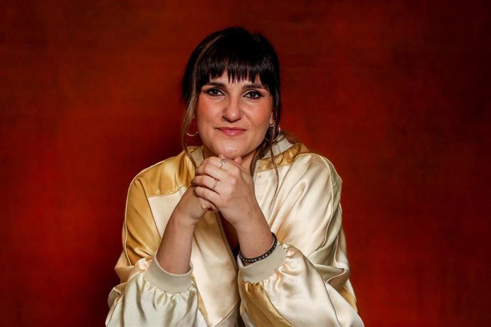 La artista Rozalén posa en las oficinas de Sony Music el 24 de abril de 2024 en Madrid