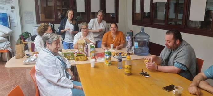 Encierro mantenido por los miembros del comité de Empresa del Hospital de Jove para reclamar mejoras salariales y laborales.