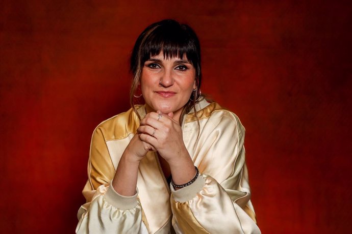 La artista Rozalén posa en las oficinas de Sony Music el 24 de abril de 2024 en Madrid