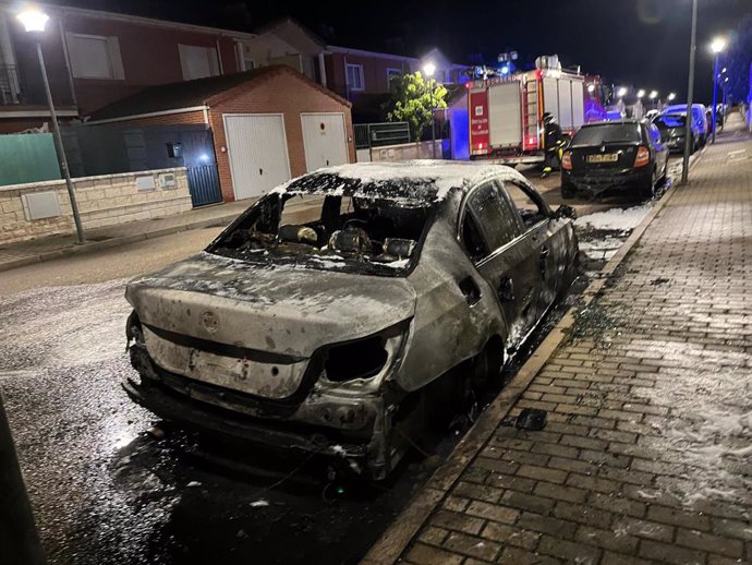 Incendio producido en un vehículo en Medina del Campo (Valladolid)