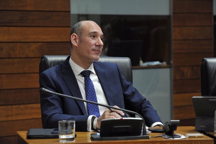 El portavoz del PP en la Asamblea de Extremadura, José Ángel Sánchez Juliá, en el pleno de la Cámara regional