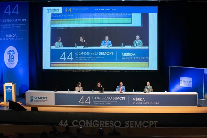 Autoridades en el Congreso Internacional de la Sociedad Española de Medicina y Cirugía del Pie y Tobillo