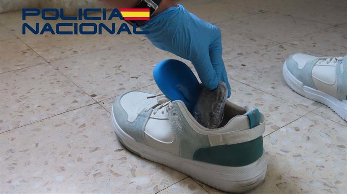 Hachís escondido en la zapatilla