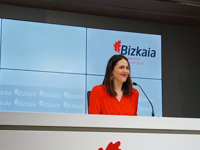 La portavoz de la Diputación de Bizkaia, Leixuri Arrizabalaga, en rueda de prensa.