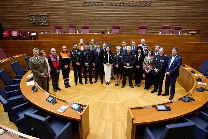 Efectivos de Campanar premiados con la alta distinción de Les Corts