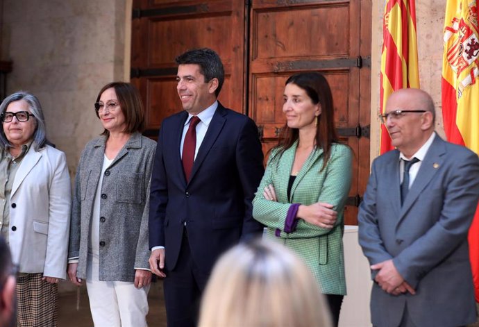 El Consell y los sindicatos UGT, CSIF y CCOO firman un acuerdo de legislatura para negociar mejoras en las condiciones del personal funcionario