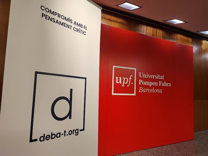 Logo de la organización estudiantil Deba-t de la Universitat Pompeu Fabra de Barcelona.