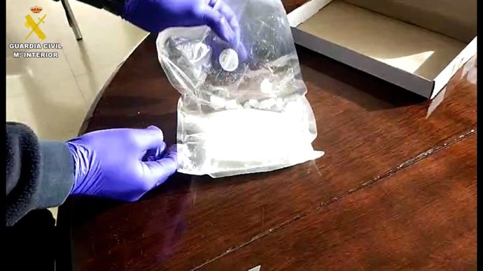 La Guardia Civil detiene a dos personas en Oviedo por tráfico de drogas