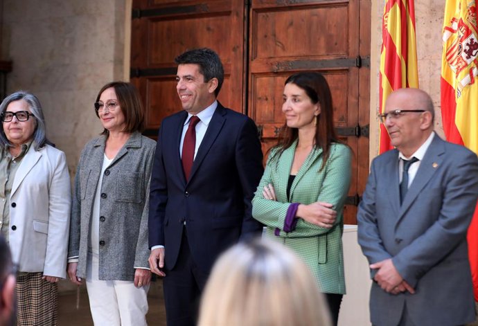 El Consell i els sindicats UGT, CSIF i CCOO signen un acord de legislatura per a negociar millores en les condicions del personal funcionari