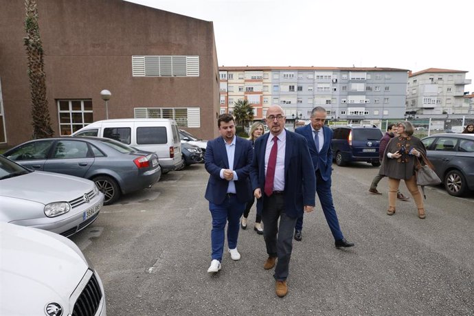 El consejero de Salud, César Pascual, en una visita el centro de salud Covadonga