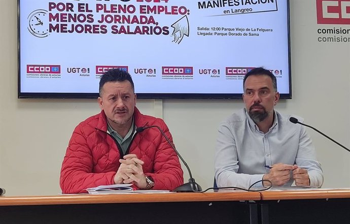 El secretario general de UGT, Javier Fernández Lanero y el secretario general de CCOO, José Manuel Zapico en rueda de prensa.