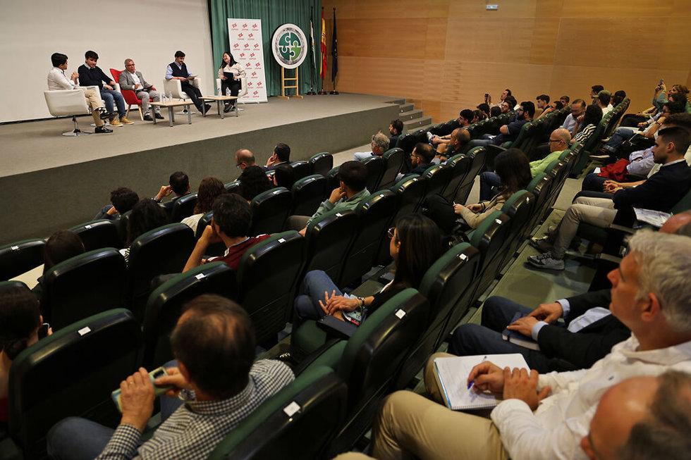 Jornada 'Empleo, hidrógeno y la transición energética' de Cepsa y la UHU.