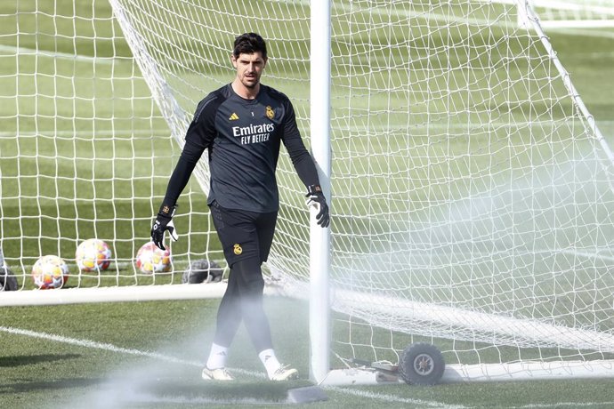Archivo - Thibaut Courtois of Real Madrid during the training day of Real Madrid prior the UEFA Champions League, Round of 16, football match against RB Leipzig at Ciudad Deportiva Real Madrid on March 05, 2024, in Madrid, Spain.