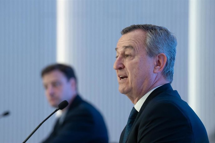 Archivo - El consejero delegado de Banco Sabadell, César González-Bueno, interviene durante el acto de presentación de resultados 2023, en la sede del Banco Sabadell, a 1 de febrero de 2024, en San Cugat del Vallés, Barcelona, Catalunya (España). Banco 