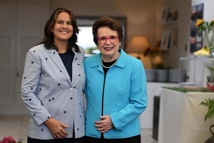 Archivo - Conchita Martínez con Billie Jean King en la presentación de la Billie Jean King Cup
