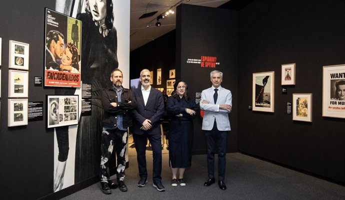 Comisario de la exposición Matthieu Orléan; el director corporativo del Área de Cultura y Ciencia de la Fundación la Caixa, Ignasi Miró; la comisaria Alexandra Midal y el director de CaixaForum Zaragoza, Ricardo Alfós