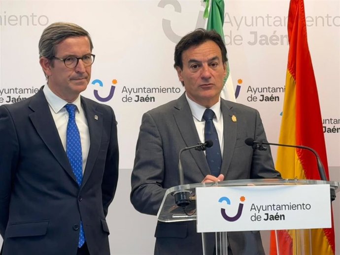 Agustín Gonzñalez y Jorge Paradela comparecen ante los medios