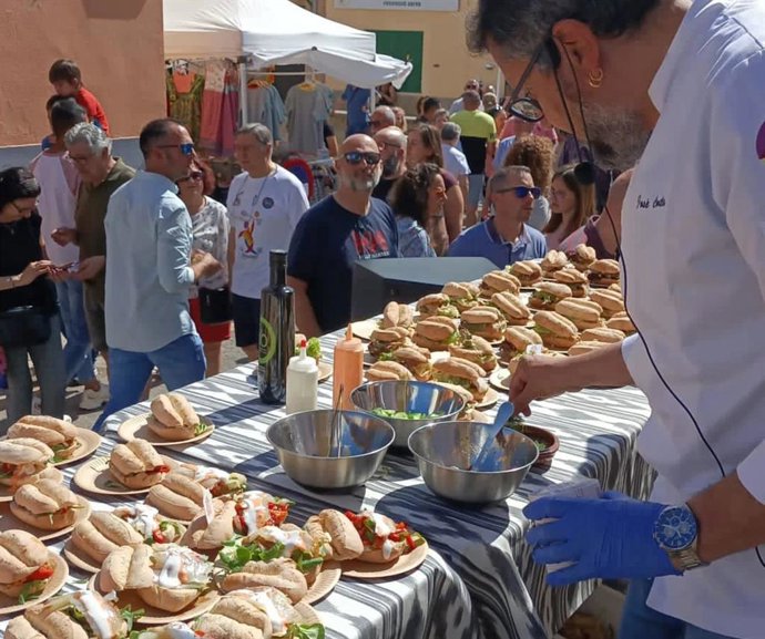 Imagen de un 'showcooking' de llonguets.