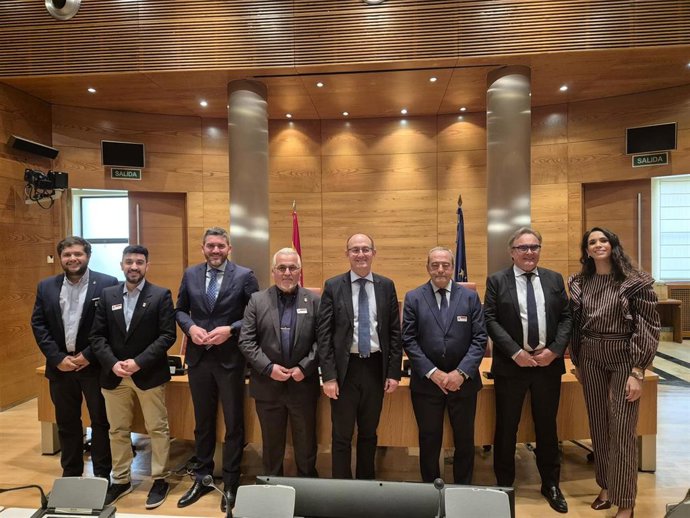 La Real Federación de Caza pide al PP crear una asociación parlamentaria en defensa de las tradiciones y el mundo rural.