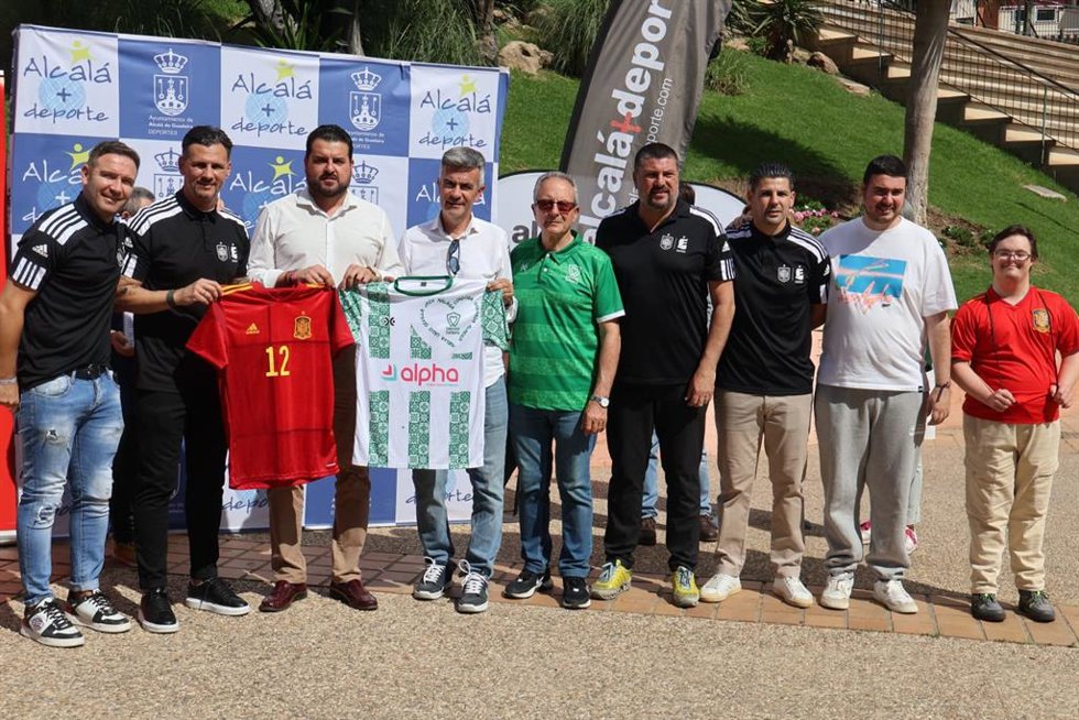 Alcalá de Guadaíra acogerá el partido solidario 'Selección Leyendas de España' en el Estadio Municipal Ciudad de Alcalá.