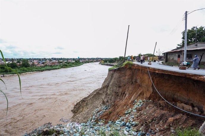 Deslizamiento de tierra por las fuertes lluvias en los alrededores de la ciudad de Dar es Salaam, en Tanzania