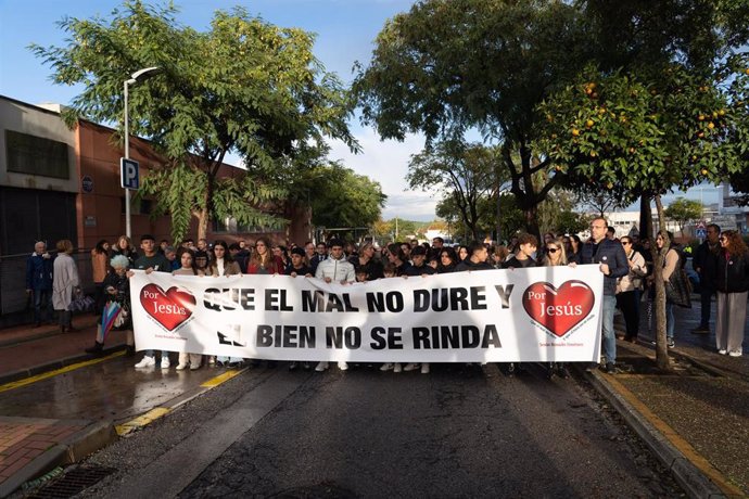 Archivo - Manifestación en Palomares del Río por el crimen de la noche de Halloween de 2022