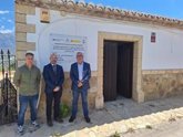 Foto: Subdelegado visita las obras de la Granja Escuela de La Viñuela que ejecuta el Ayuntamiento con fondos del PFEA
