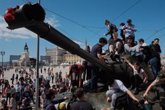 Foto: Portugal celebra 50 años de la Revolución de los Claveles ensalzando la democracia por "imperfecta" que sea