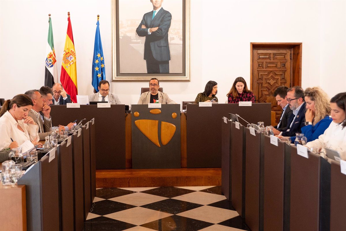La Diputación de Cáceres aprueba 2,7 millones de euros para inversiones o ayudas a los municipios de la provincia