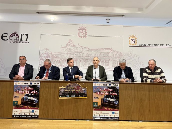 Organizadores, patrocinadores y representantes institucionales, en la presentación de una nueva edición del Rallye Reino de León.