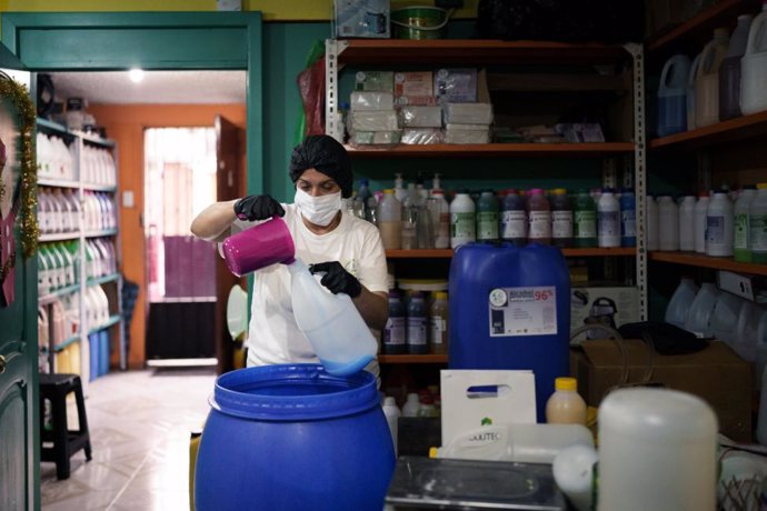 Mery Espinoza, emprendedora venezolana, maneja un negocio de productos de limpieza en la ciudad de Quito, Ecuador