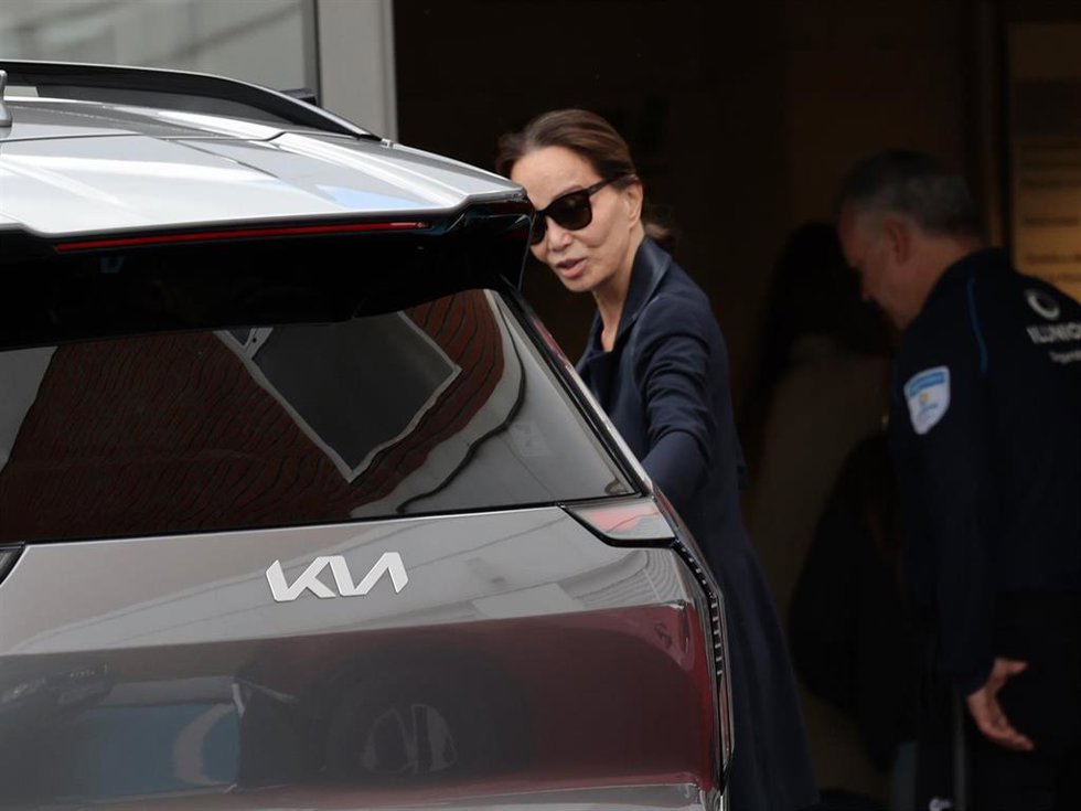 ISABEL PREYSLER ACUDE AL HOSPITAL RUBER PARA VISITAR A SU HIJA TRAS DAR A LUZ A SU TERCER HIJO