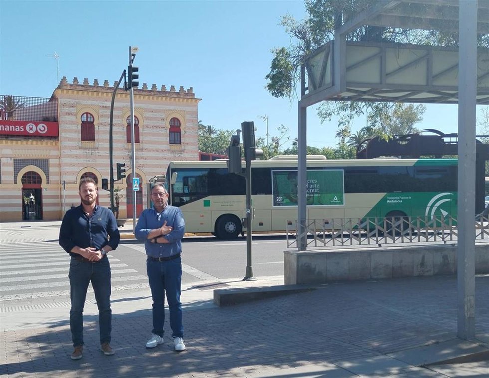 El portavoz de Voz, Adrián Trashorras, y el portavoz adjunto de la formación, José Antonio Alcócer.