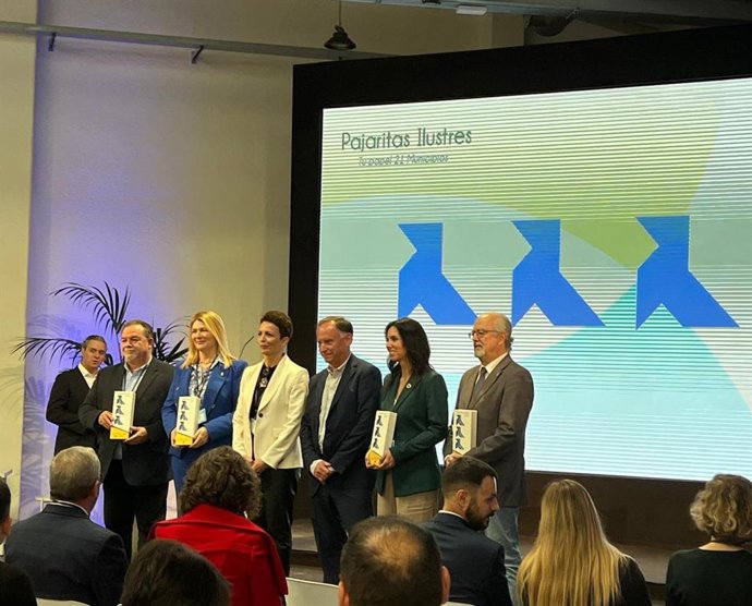 Logroño recibe una 'Pajarita Ilustre' por llevar más de 5 años con tres 'Pajaritas Azules' en reciclaje papel y cartón