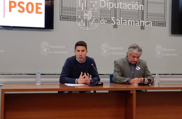 Los diputados socialistas Mario Cabero (i) y Fernando Rubio (d)