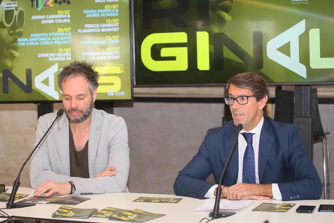 El Director del ADDA, Josep Vicent, y el diputado de Cultura, Juan de Dios, durante la presentación del festival 'Fijazz 2024'