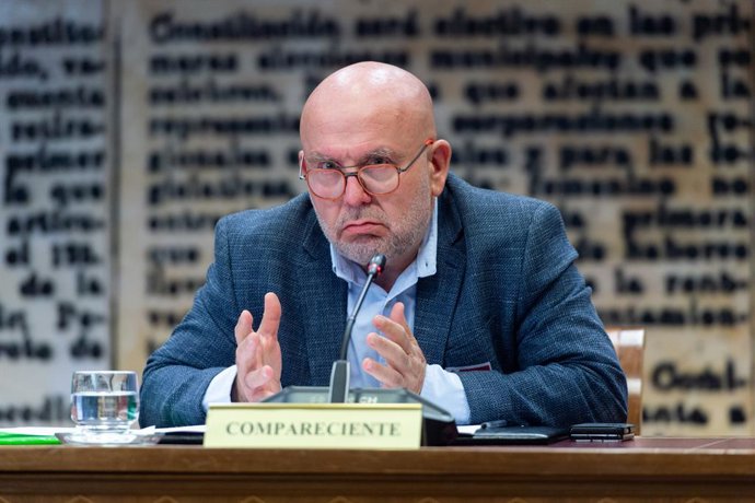 El abogado del expresidente de la Generalitat Carles Puigdemont, Gonzalo Boye, comparece ante la comisión del Senado que está tramitando la proposición de ley de amnistía, a 25 de abril de 2024, en Madrid (España). La comisión creada en el Senado para tra