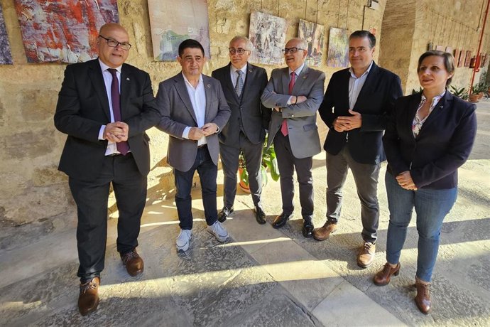 Participantes en la apertura de la jornada sobre regadíos