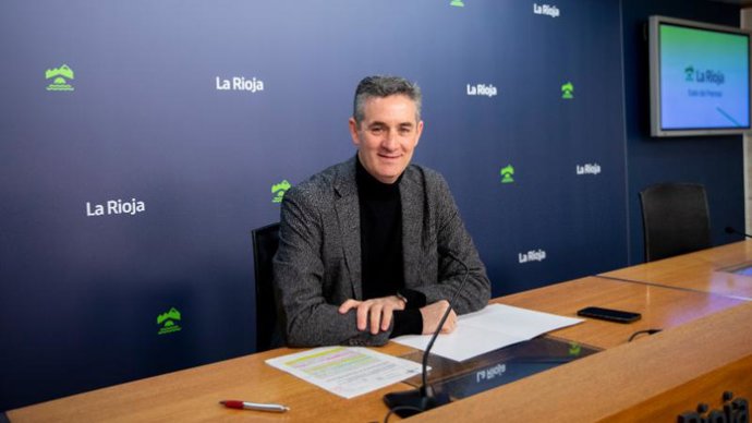 El director general de Deporte y Juventud, Diego Azcona, en comparecencia de prensa