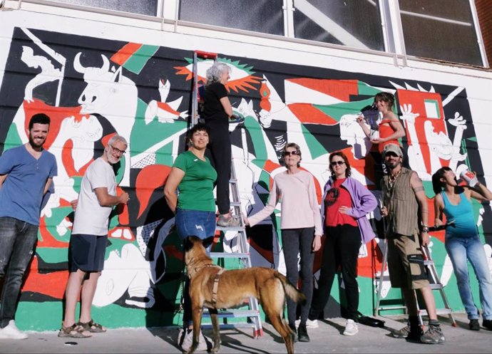 Pintan un Guernica con los colores de Palestina