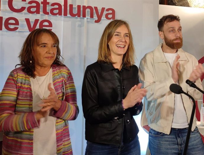 La candidata de los Comuns a la Presidencia de la Generalitat, Jéssica Albiach, junto con la número 1 por Tarragona, Yolanda López, y el número dos por Tarragona, Mario Téllez, en el acto de apertura de campaña