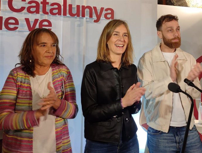 La candidata dels Comuns a la Presidència de la Generalitat, Jéssica Albiach, juntament amb la número 1 per Tarragona, Yolanda López, i el número dos per Tarragona, Mario Téllez, en l'acte d'obertura de campanya