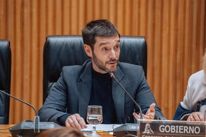 Archivo - El ministro de Derechos Sociales, Consumo y Agenda 2030, Pablo Bustinduy, comparece durante una comisión, en el Congreso de los Diputados, a 20 de marzo de 2024. (Foto de archivo).