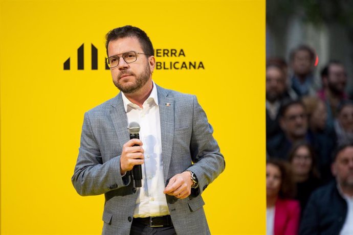 El presidente de la Generalitat, Pere Aragonès, durante el acto de ERC de inicio de campaña, en Jardinets de Salvador Espriu, a 25 de abril de 2024, en Barcelona