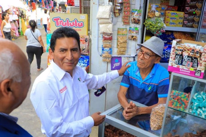Viceministro de Mype e Industria, César Quispe Luján, lideró lanzamiento de estrategia de formalización "Fortalece tu mercado" en el centro de abastos Las Flores, en el distrito de Breña, Lima.